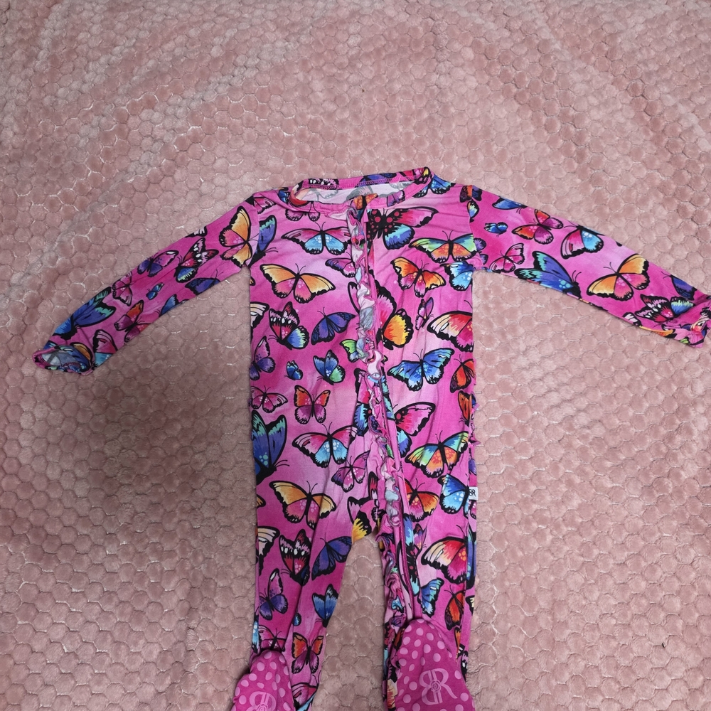 Bums And Roses You Give Me Butterlies Pink Footie